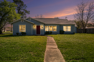 1101 15th Ave N.,***                                                                                , ***Texas City                                                                                       , TX - 77590